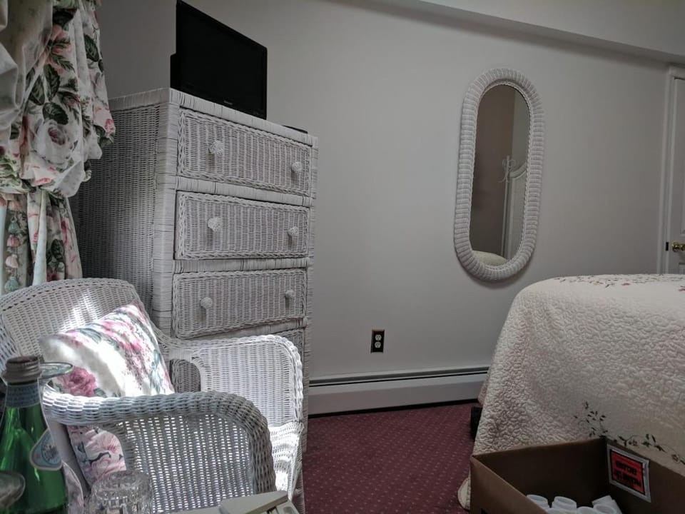 Inn At The Park - The Cottage Bed and Breakfast in Cape May