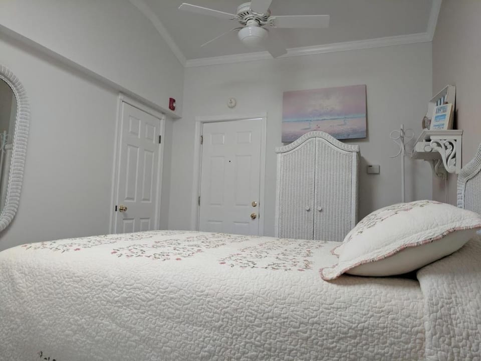 Inn At The Park - The Cottage Bed and Breakfast in Cape May