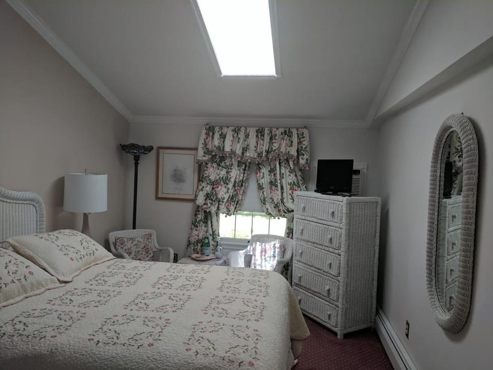Inn At The Park - The Cottage Bed and Breakfast in Cape May