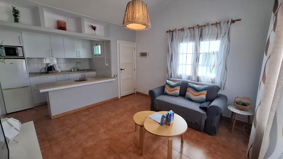 Communal lounge/ TV room, kitchen