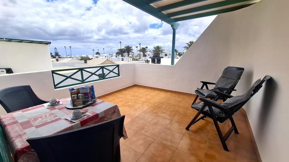 View (from property/room), Balcony/Terrace, Dining area
