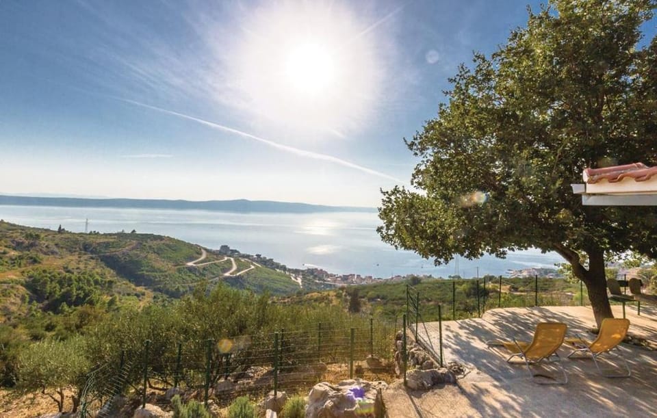 Property building, Natural landscape, Garden, Balcony/Terrace, City view, Garden view, Mountain view, Sea view, Sea view