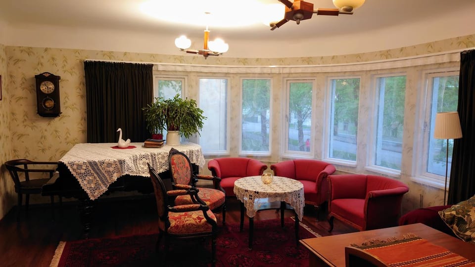 Living room, Seating area