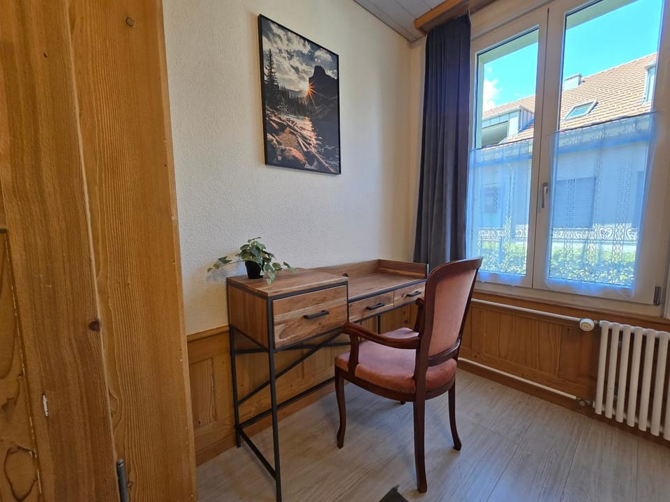 Seating area, internet