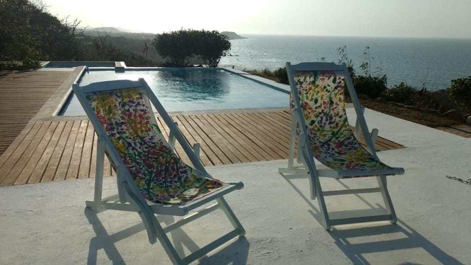 Frente al Mar House in Atlantico
