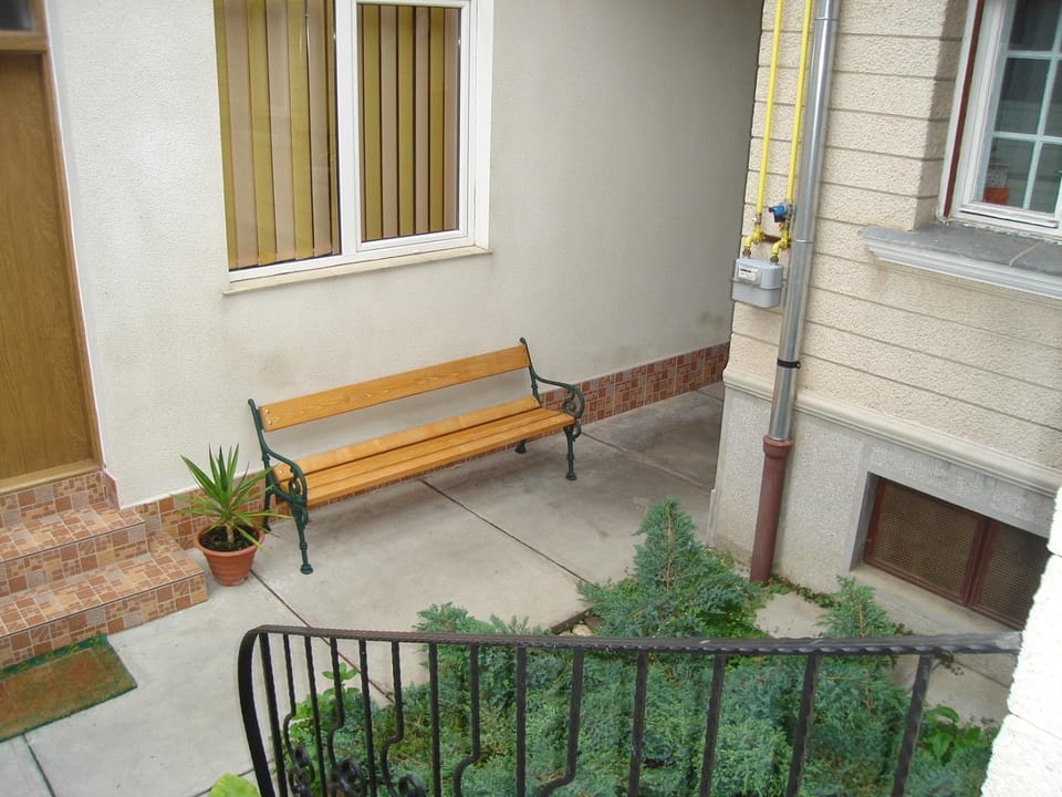 Patio, Facade/entrance