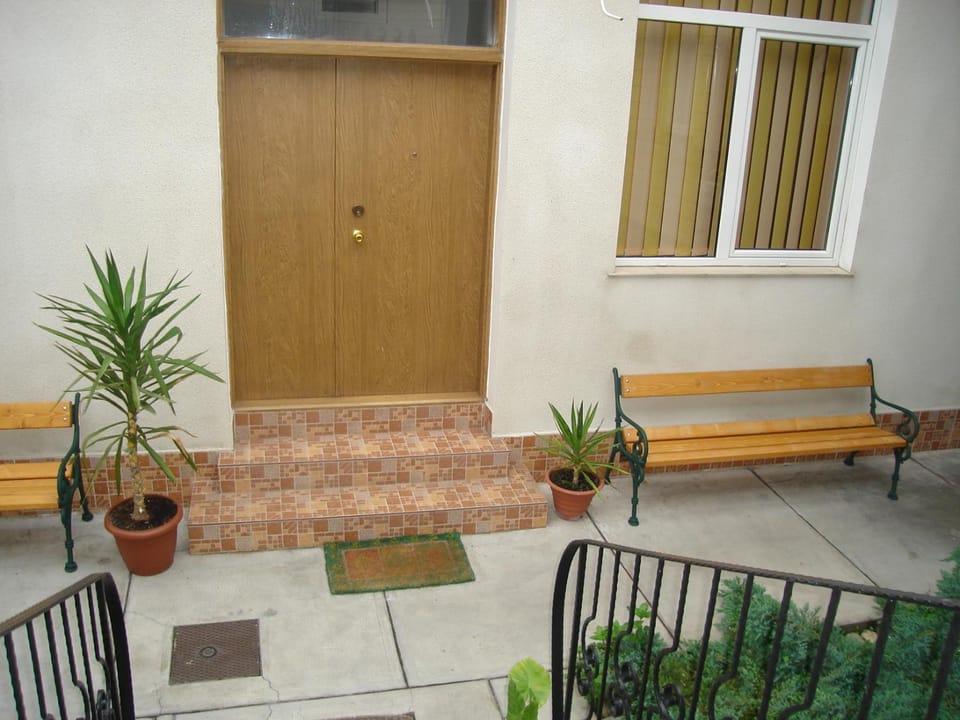 Facade/entrance