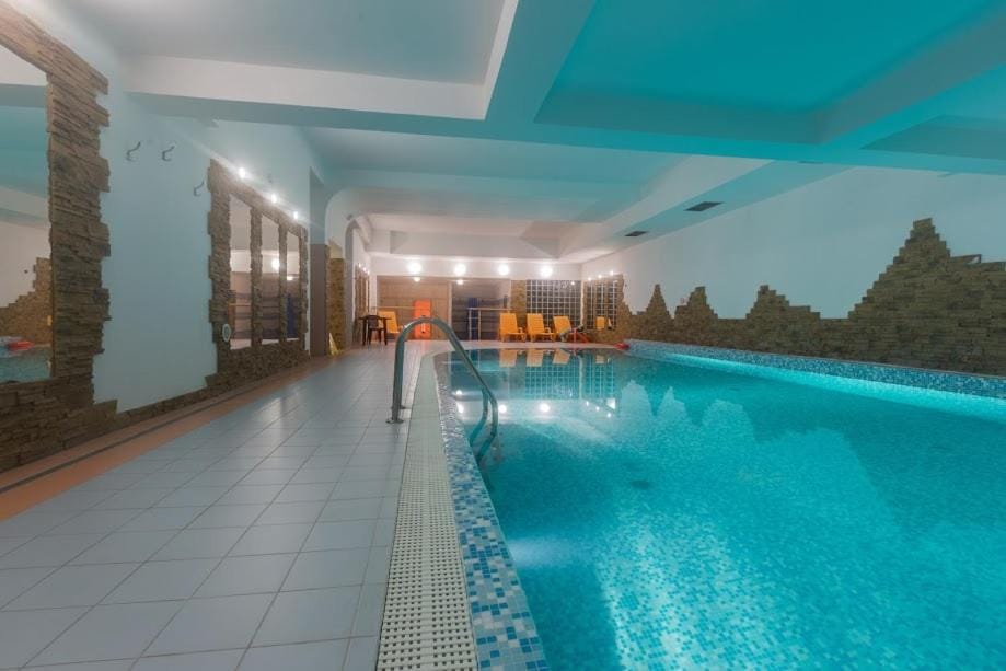 Swimming pool, Swimming pool