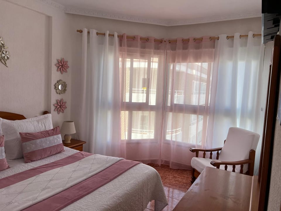 Photo of the whole room, Bedroom