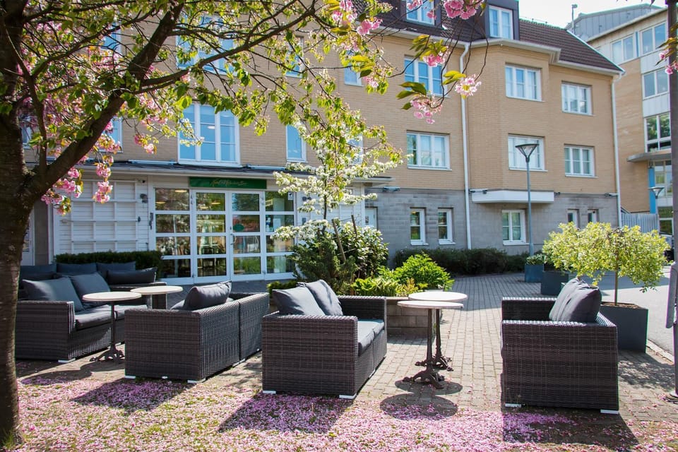 Patio, Seating area, Street view