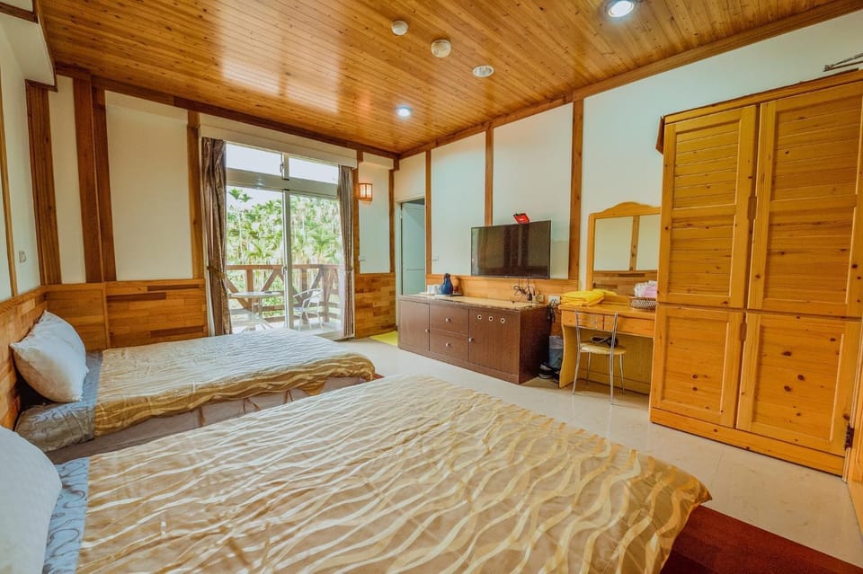 Bed, TV and multimedia, Photo of the whole room, Bedroom, wardrobe