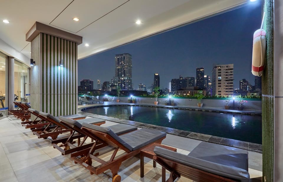 View (from property/room), City view, Pool view, Swimming pool, Swimming pool, sunbed