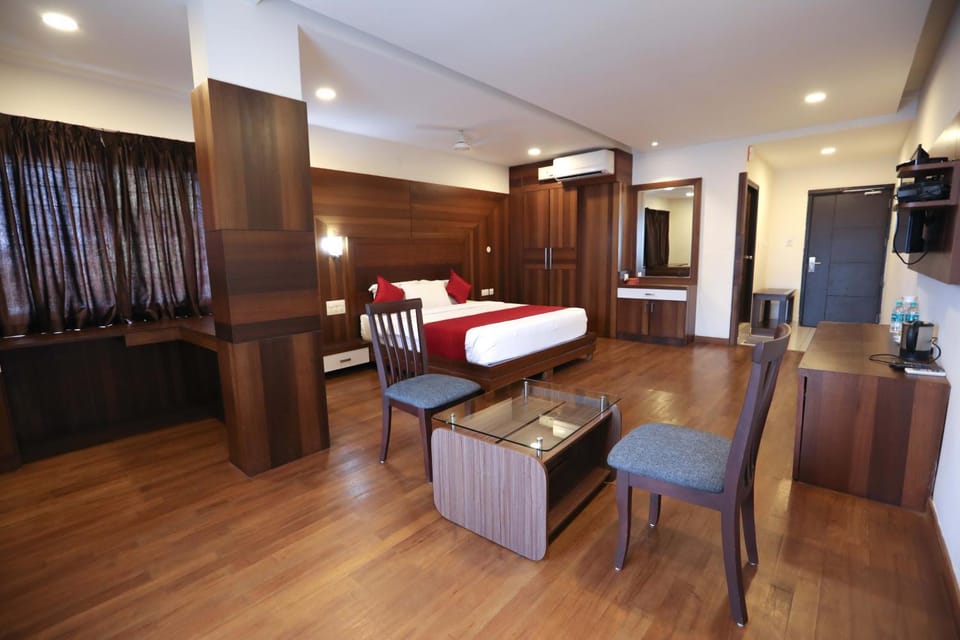 Photo of the whole room, Dining area, Bedroom