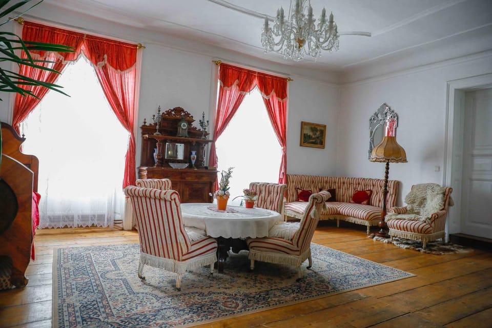 Living room, Seating area