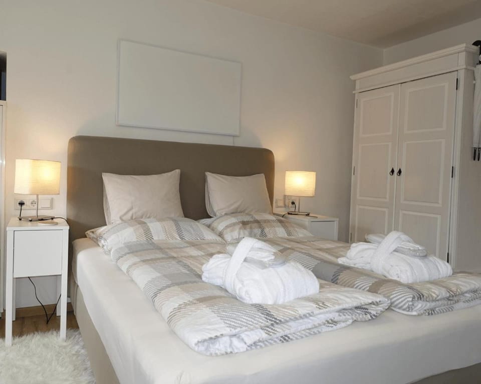Bed, Bedroom, wardrobe