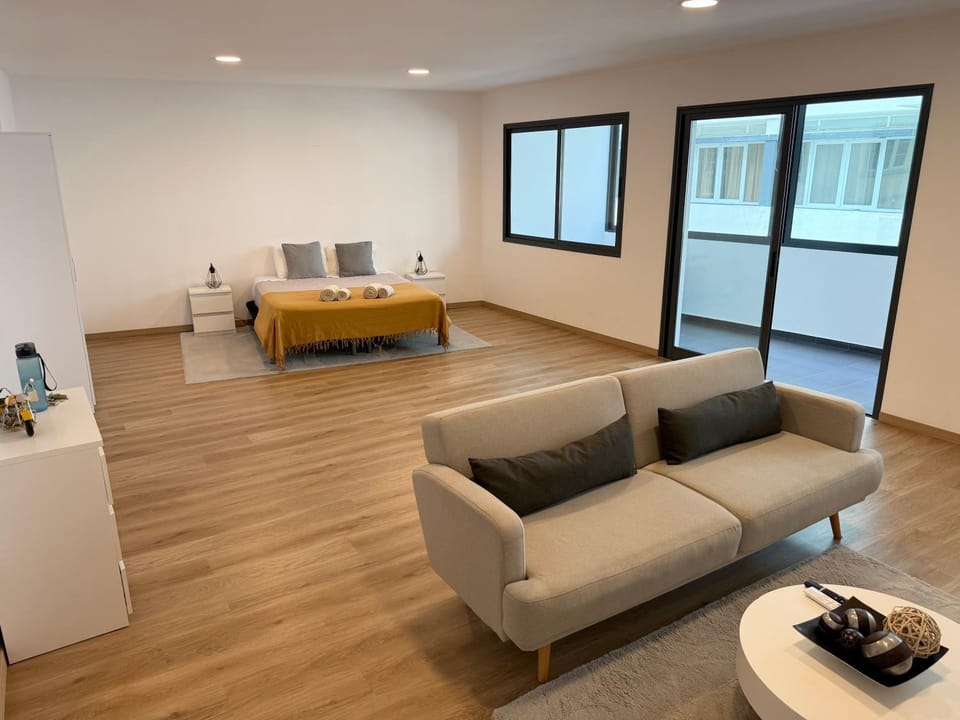 Bed, Living room, Seating area, Bedroom, furniture