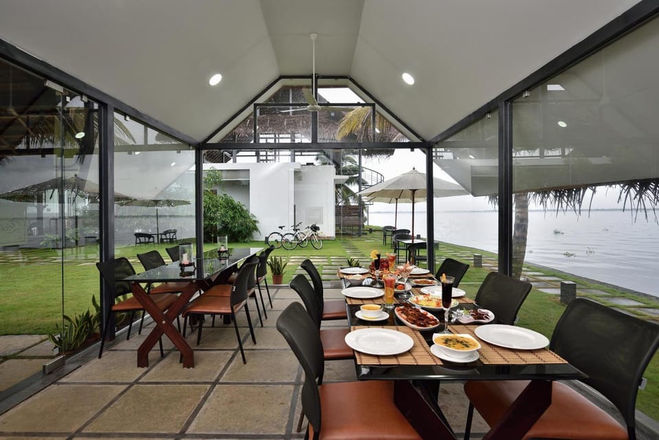 Restaurant/places to eat, Dining area