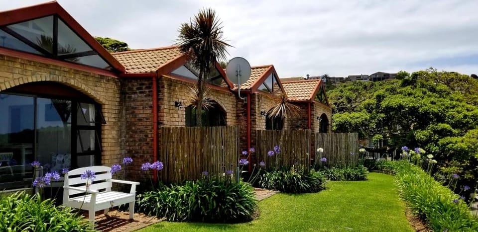 Dutton's Cove Guest House Bed and Breakfast in Western Cape