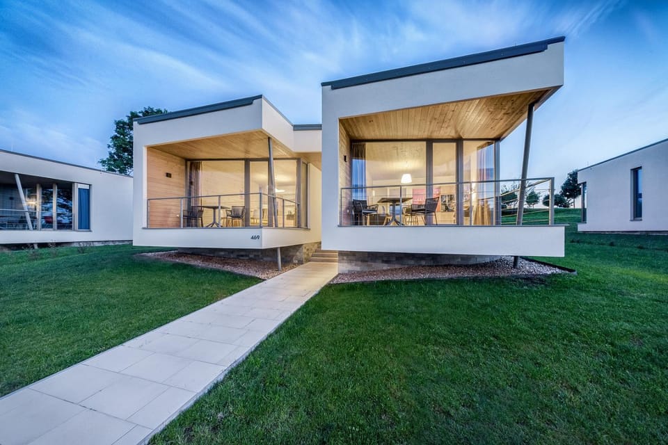 Property building, Summer, Garden