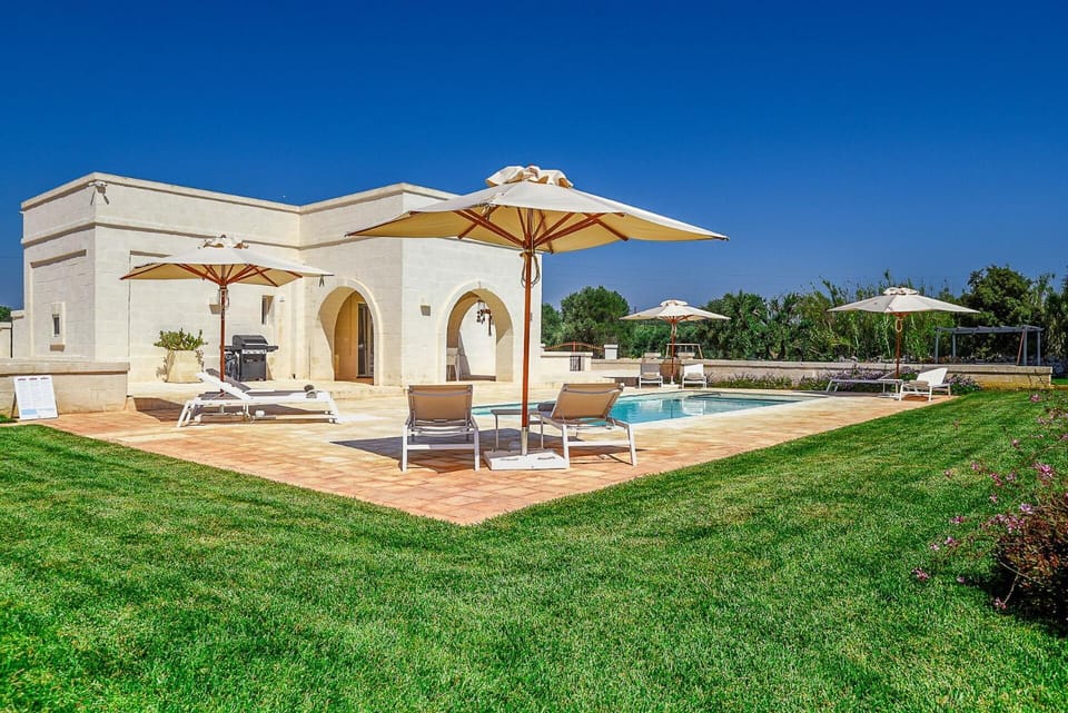 Property building, Garden view, Pool view, Swimming pool
