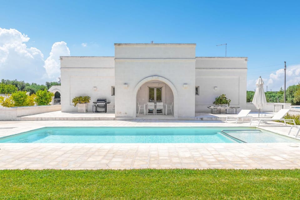 Property building, Garden, Swimming pool