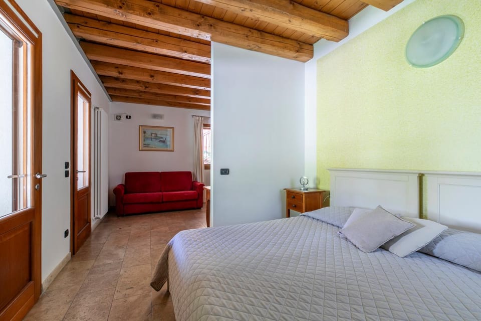 Living room, Photo of the whole room, Bedroom