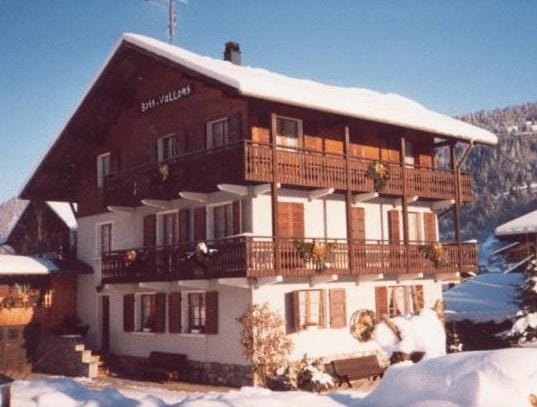 Facade/entrance, Winter
