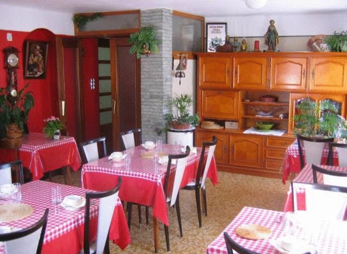 Restaurant/places to eat, Restaurant/places to eat