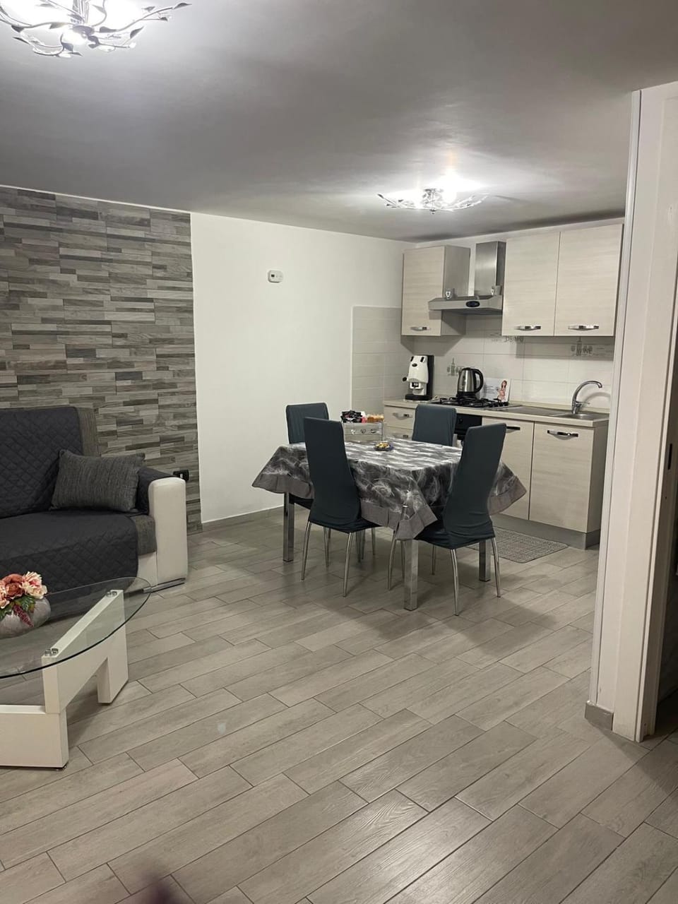 Kitchen or kitchenette, Living room, Seating area, Dining area, stove