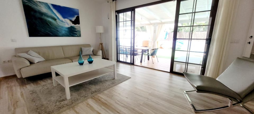 VillaTommy heated pool, hottub, fast wifi Villa in Lajares