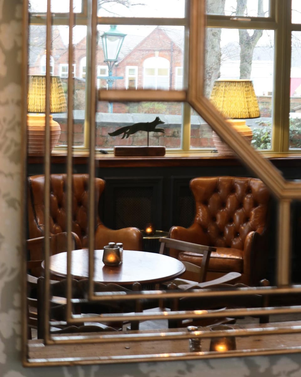 Lounge or bar, Food and drinks