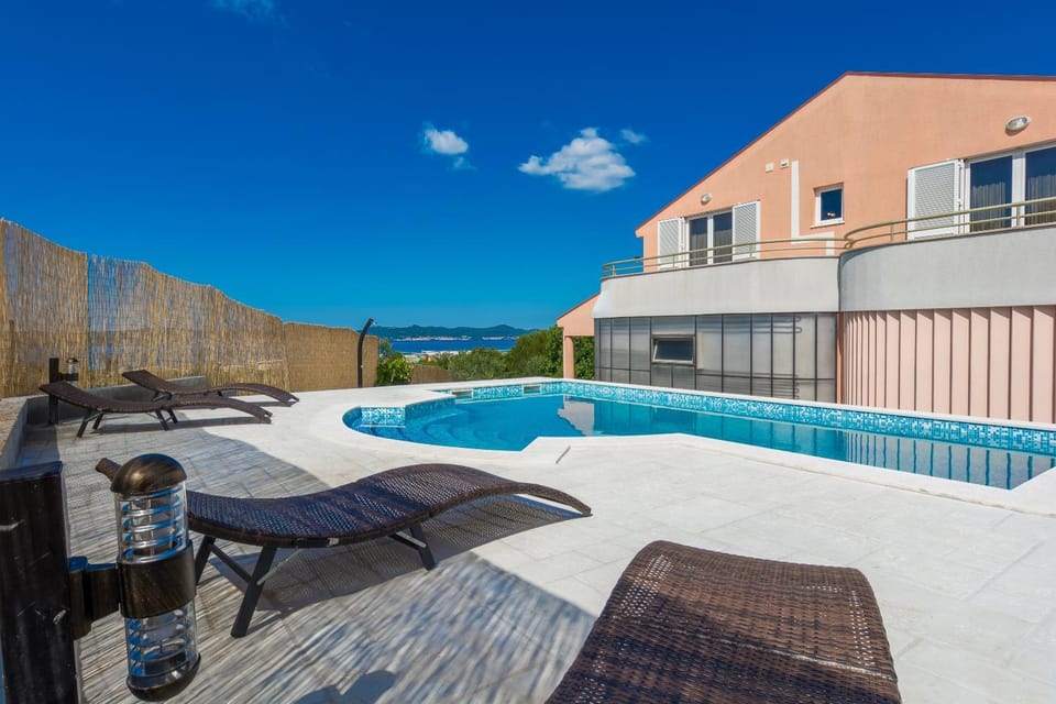 Shower, Patio, Patio, Facade/entrance, Day, Summer, Garden, Garden, Balcony/Terrace, Balcony/Terrace, Seating area, On site, Garden view, Garden view, Pool view, Pool view, Sea view, Sea view, Swimming pool, Swimming pool, Entertainment, Inner courtyard view