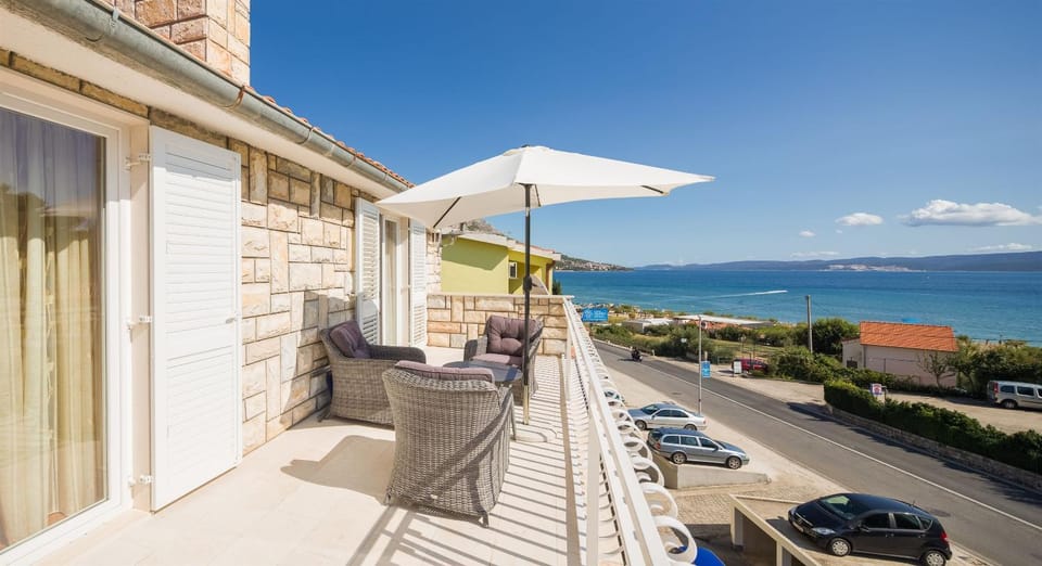 View (from property/room), Balcony/Terrace, Landmark view, Sea view