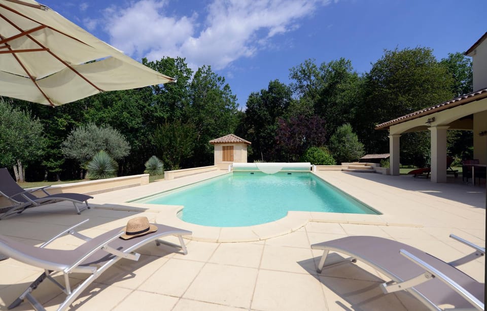 Swimming pool, sunbed