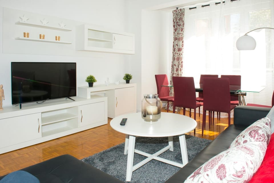 TV and multimedia, Living room, Dining area