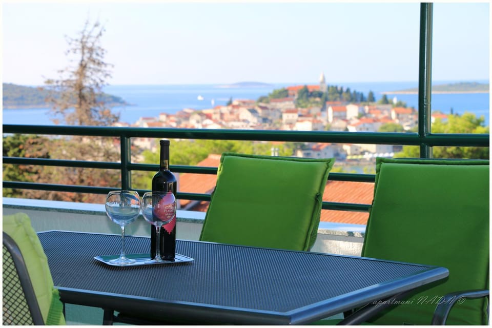 Balcony/Terrace, Balcony/Terrace, City view, City view, Landmark view, Landmark view, Sea view, Sea view