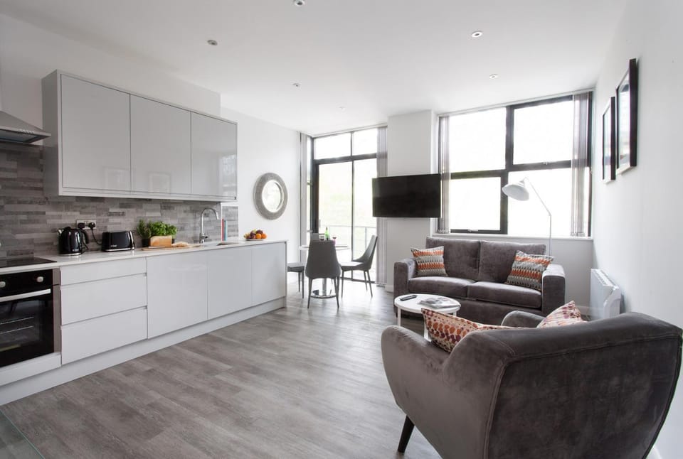 TV and multimedia, Coffee/tea facilities, Kitchen or kitchenette, Living room, Seating area, Dining area, dishwasher, oven, pet friendly, stove, toaster