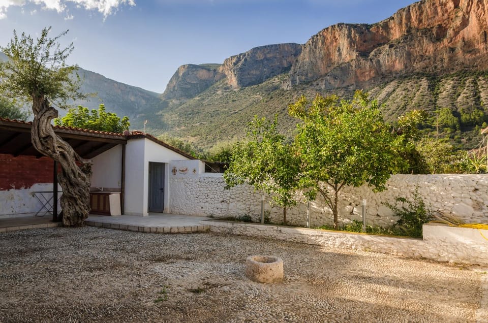 Colourfull Stone House House in Leonidio