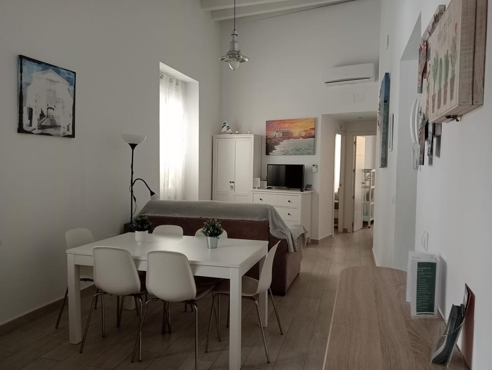 TV and multimedia, Living room, Dining area