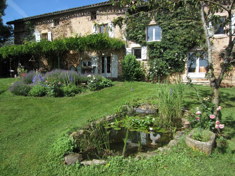 Property building, Facade/entrance, Spring, Garden, Garden view