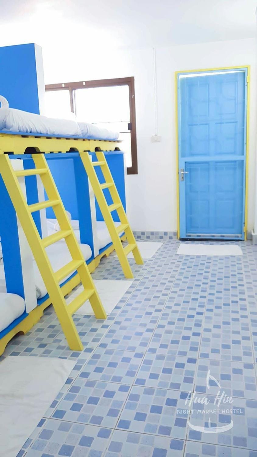 HuaHin Night Market Hostel Hostel in Hua Hin District