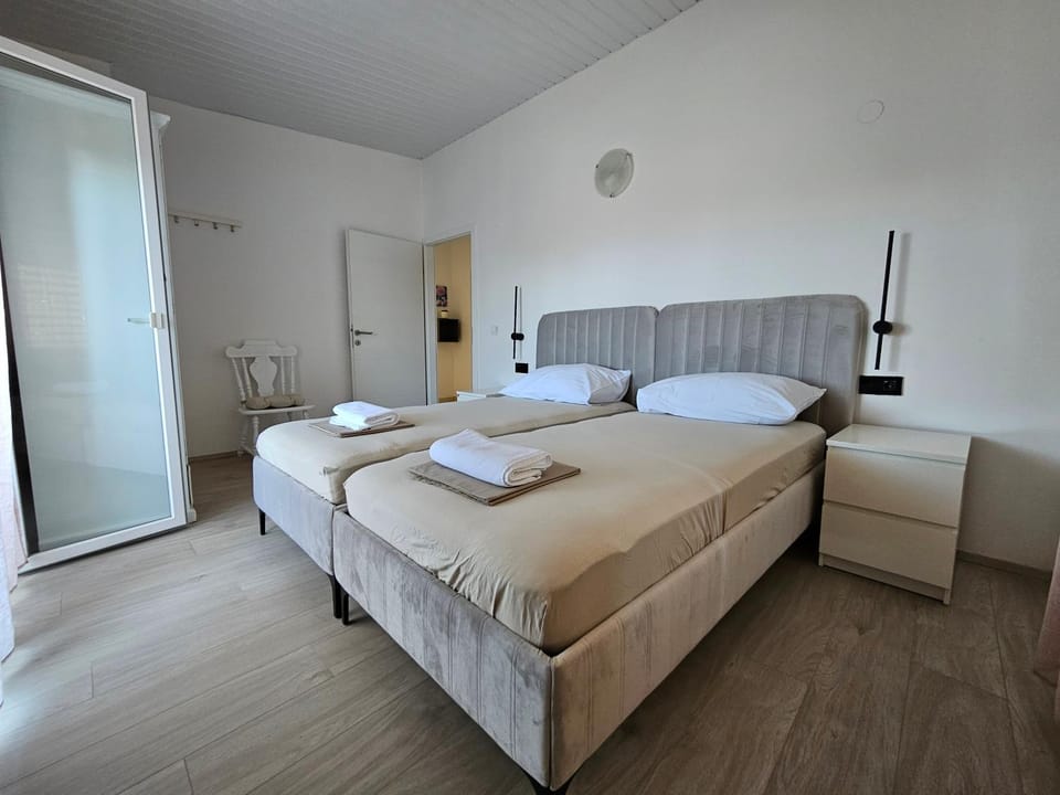 Day, Bedroom