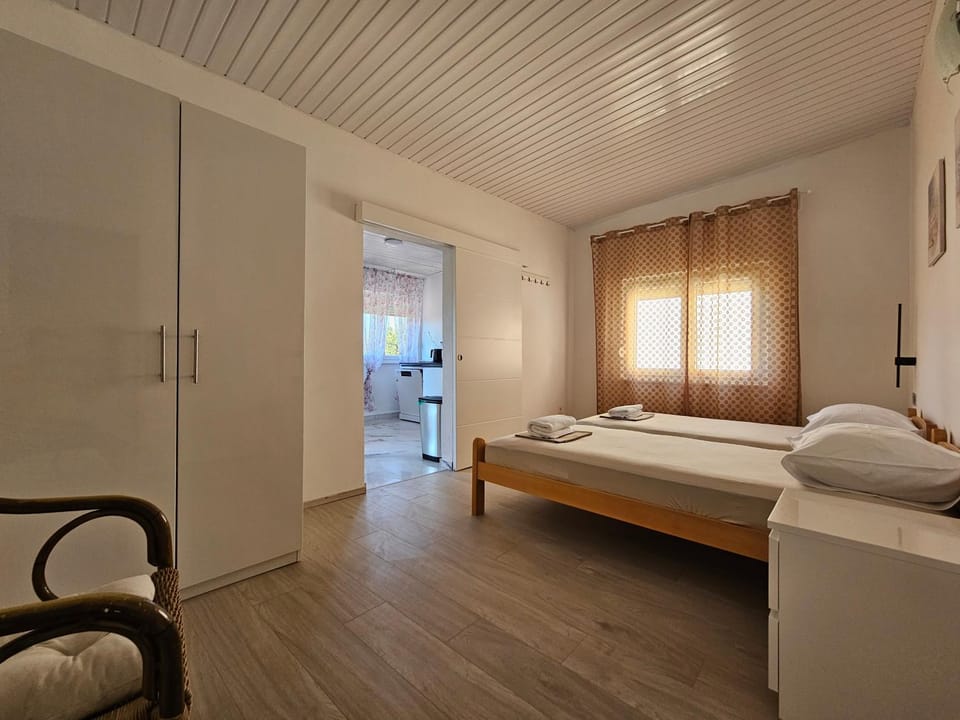Summer, Bedroom