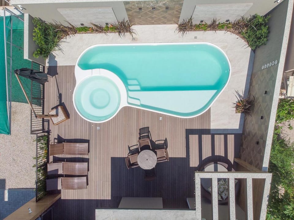 Day, Swimming pool