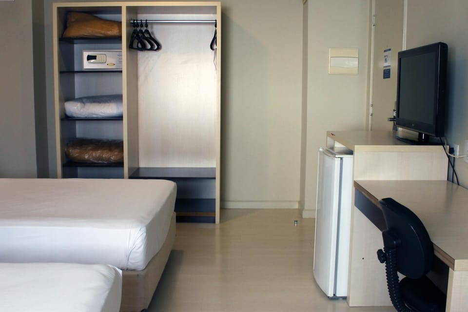 TV and multimedia, Photo of the whole room, wardrobe