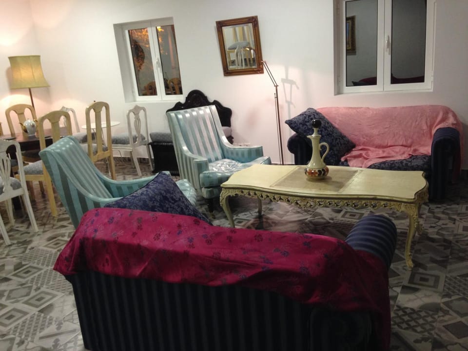 Living room, Seating area