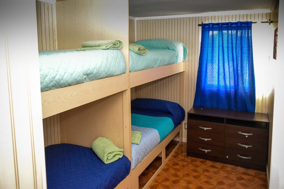 Bedroom, bunk bed