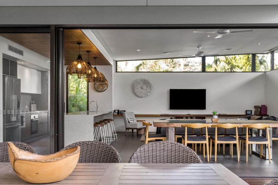 TV and multimedia, Living room, Dining area, Evening entertainment
