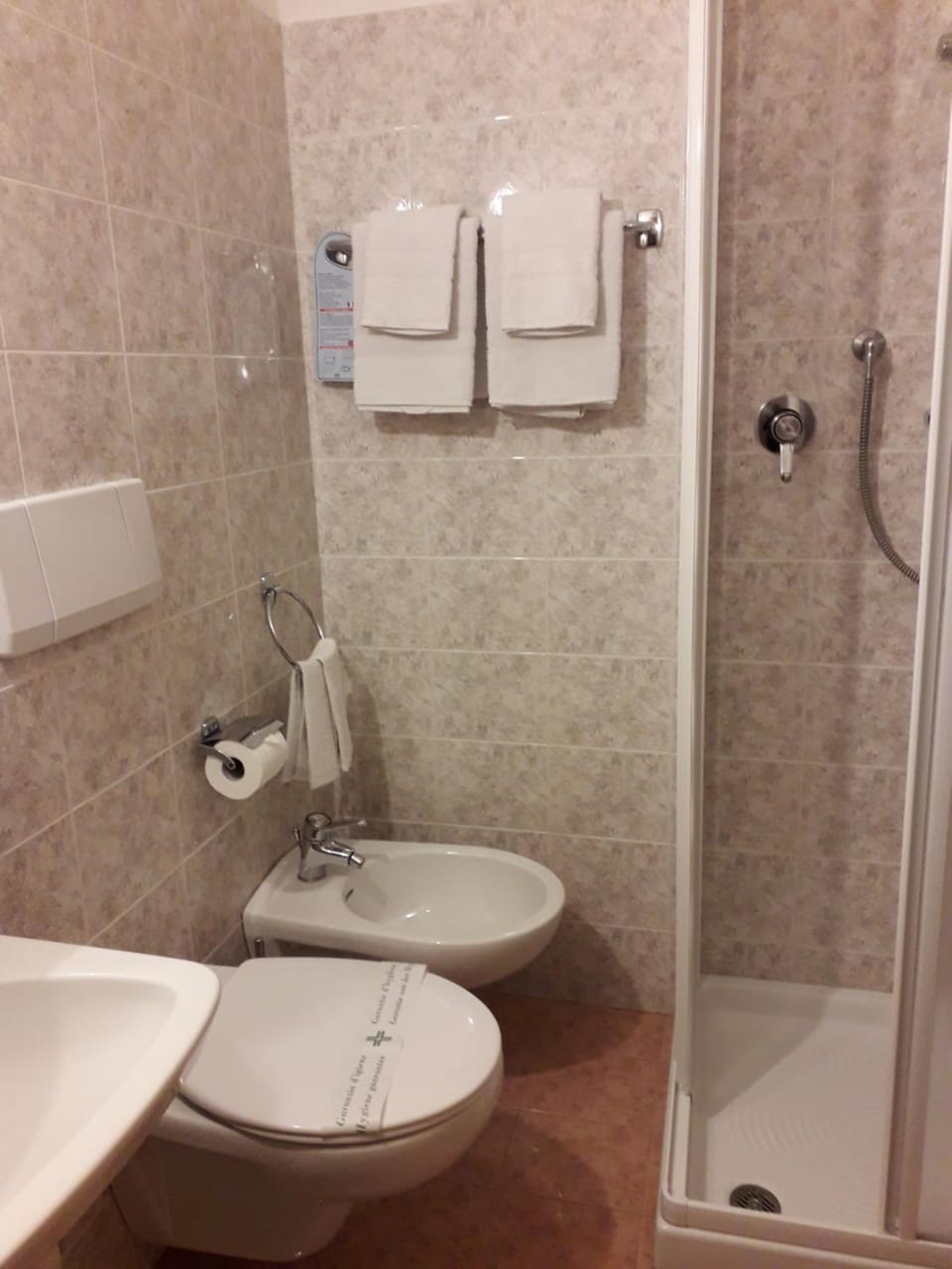 Shower, Toilet