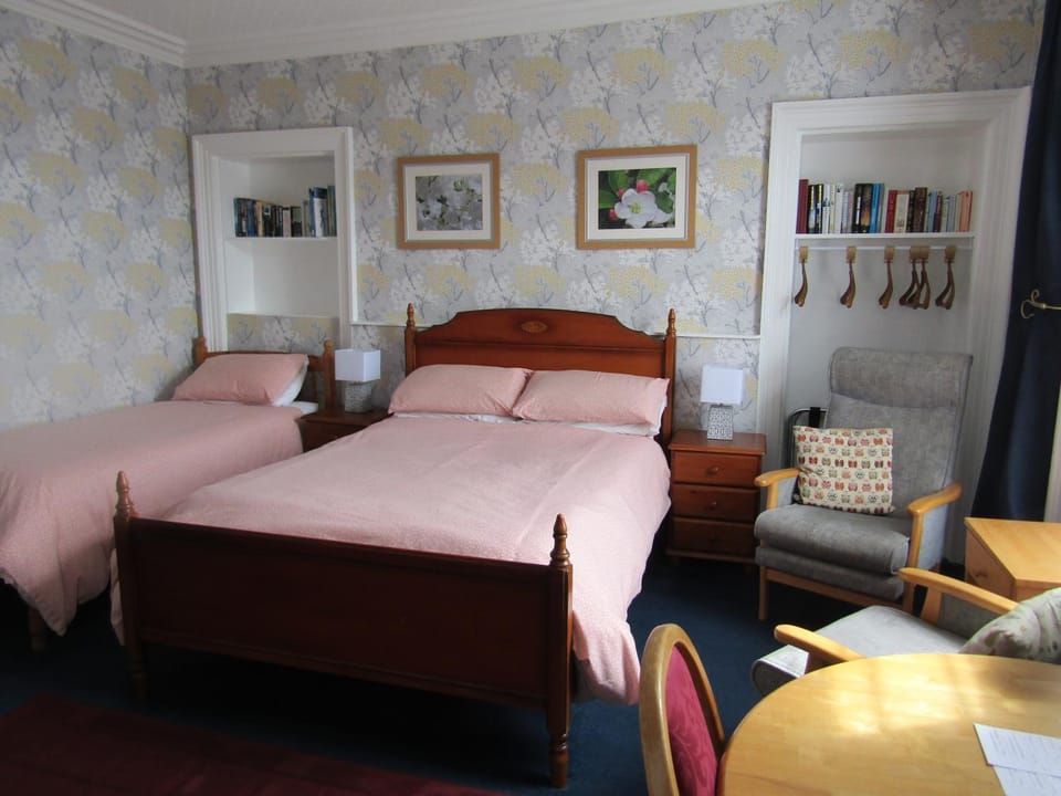 Bed, Photo of the whole room, Seating area, Bedroom